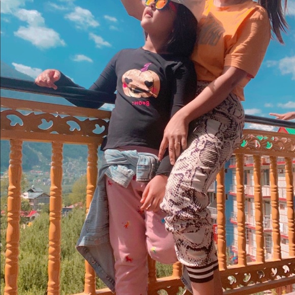 Meet your Posher, Nishtha & Myra - Picture 8 of 8